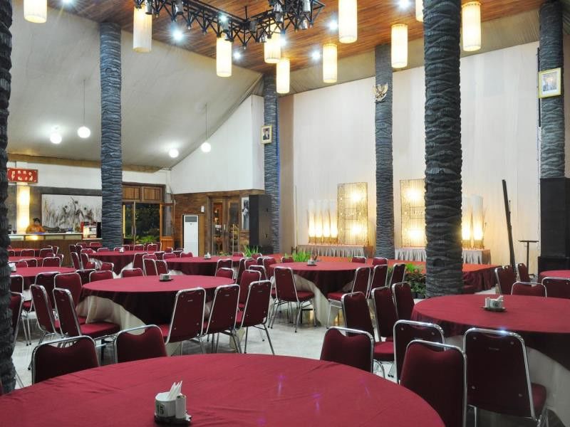 Bukit Daun Hotel And Resort Kediri  Esterno foto