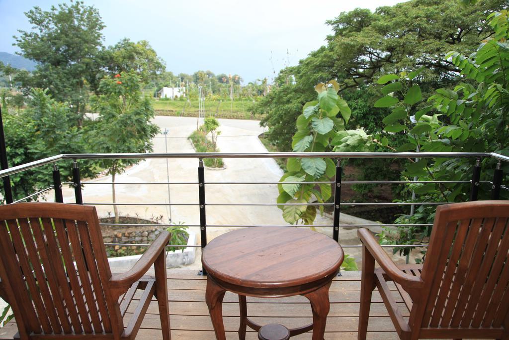 Bukit Daun Hotel And Resort Kediri  Esterno foto