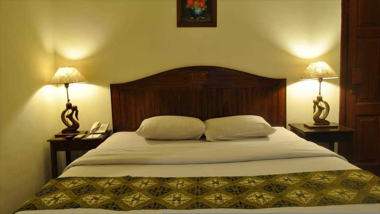 Bukit Daun Hotel And Resort Kediri  Esterno foto
