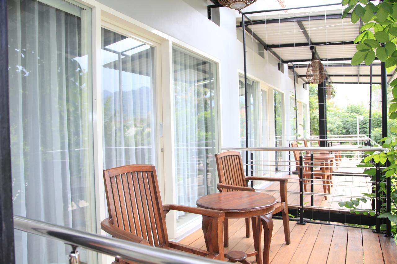Bukit Daun Hotel And Resort Kediri  Esterno foto