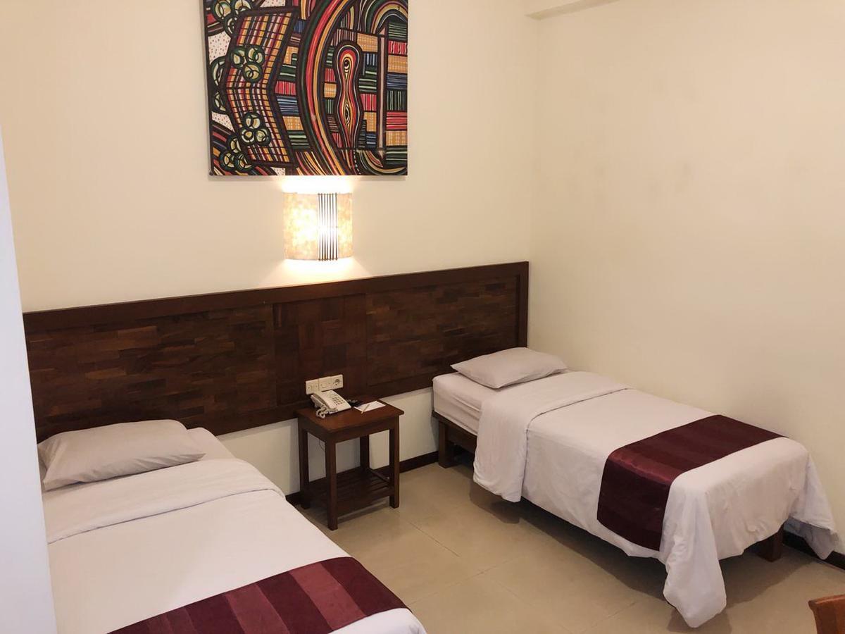 Bukit Daun Hotel And Resort Kediri  Esterno foto