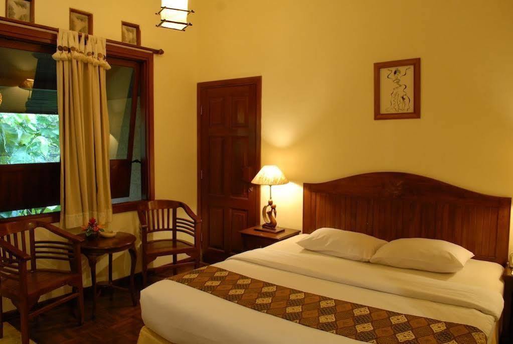 Bukit Daun Hotel And Resort Kediri  Esterno foto