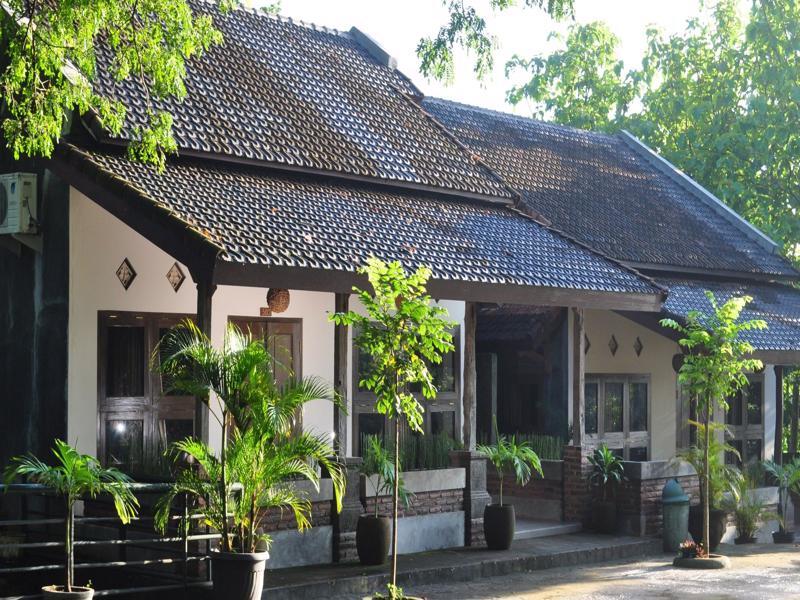 Bukit Daun Hotel And Resort Kediri  Esterno foto